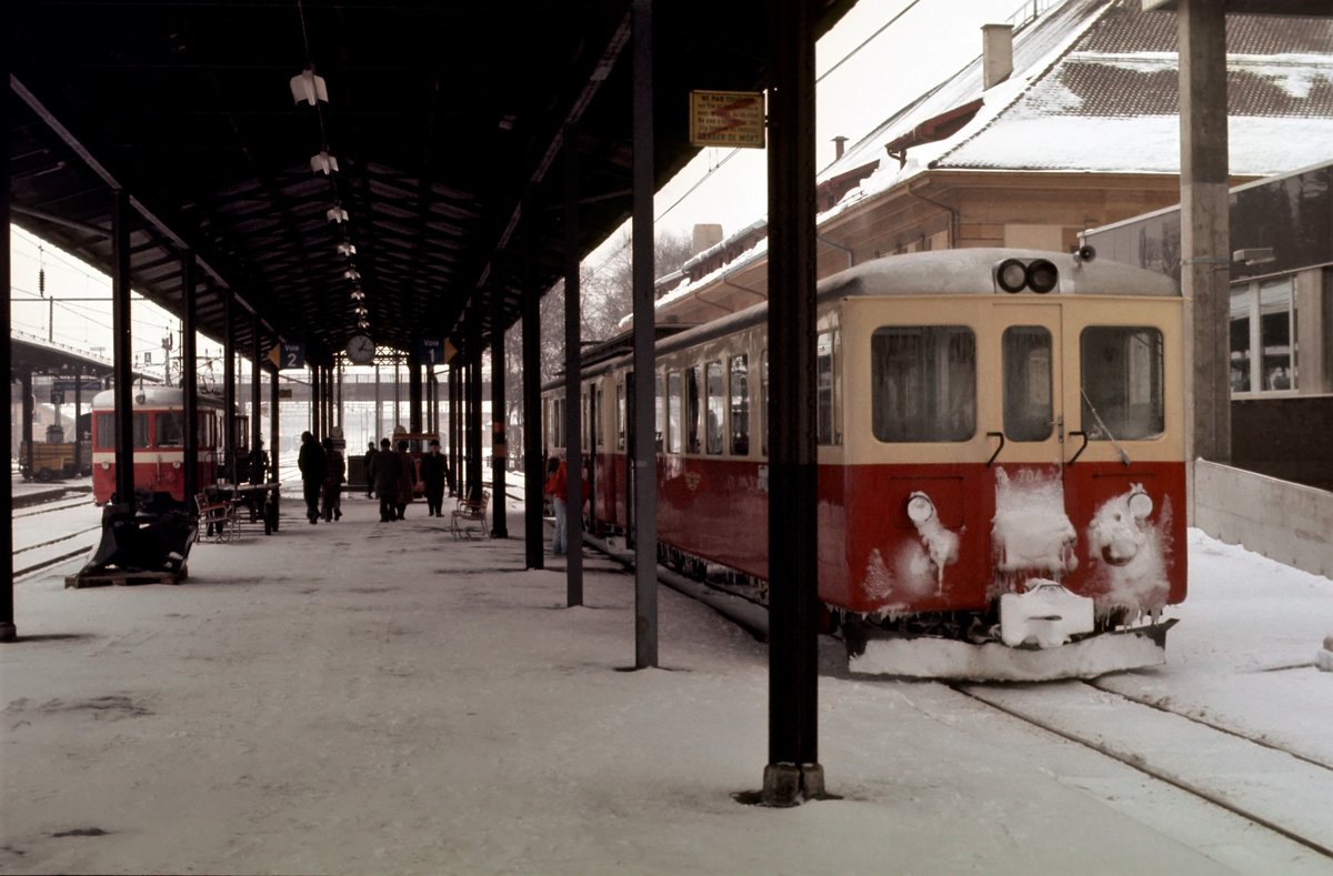 Winteratmosphäre in La Chaux de Fonds. April 1977. Digitalisiert aus Kodak-Film