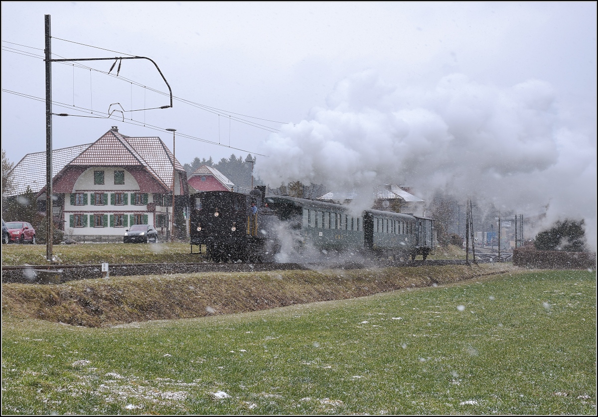 Winterdampf des Vereins Historische Emmentalbahn. Dampflok Ed 3/4 Nr. 2 der Solothurn-Münster-Bahn in Affoltern-Weier. Februar 2018. 