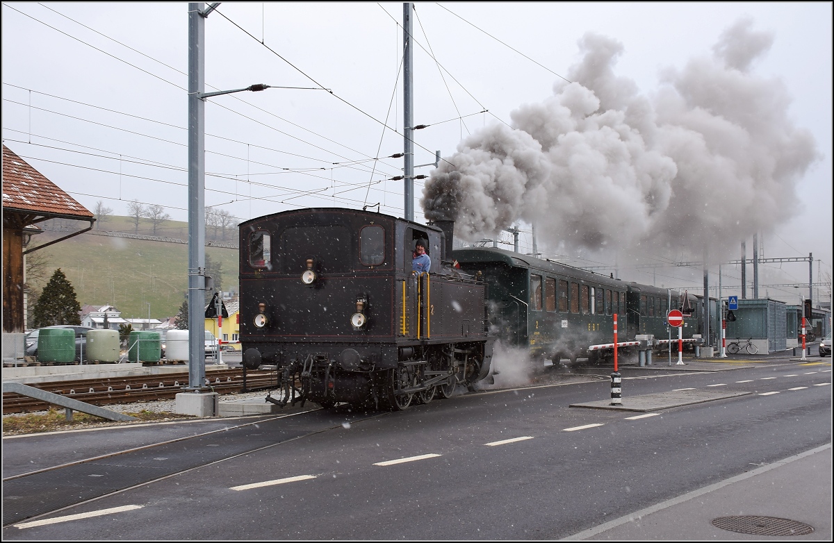 Winterdampf des Vereins Historische Emmentalbahn. Dampflok Ed 3/4 Nr. 2 der Solothurn-Münster-Bahn beim Start in Huttwil. Februar 2018. 