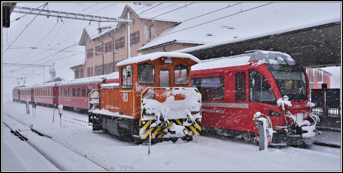 Wintereinbruch in den Alpen. R1929 mit neuem Bt 52803 und Tm 2/2 113 in Pontresina. (04.04.2019)