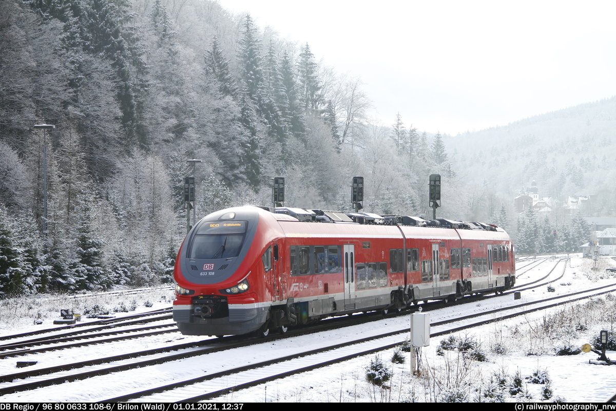 Wintereinbruch im Sauerland! 633 108 der DB Regio kämpft sich als RE 17 nach Kassel durch das verschneite Brilon