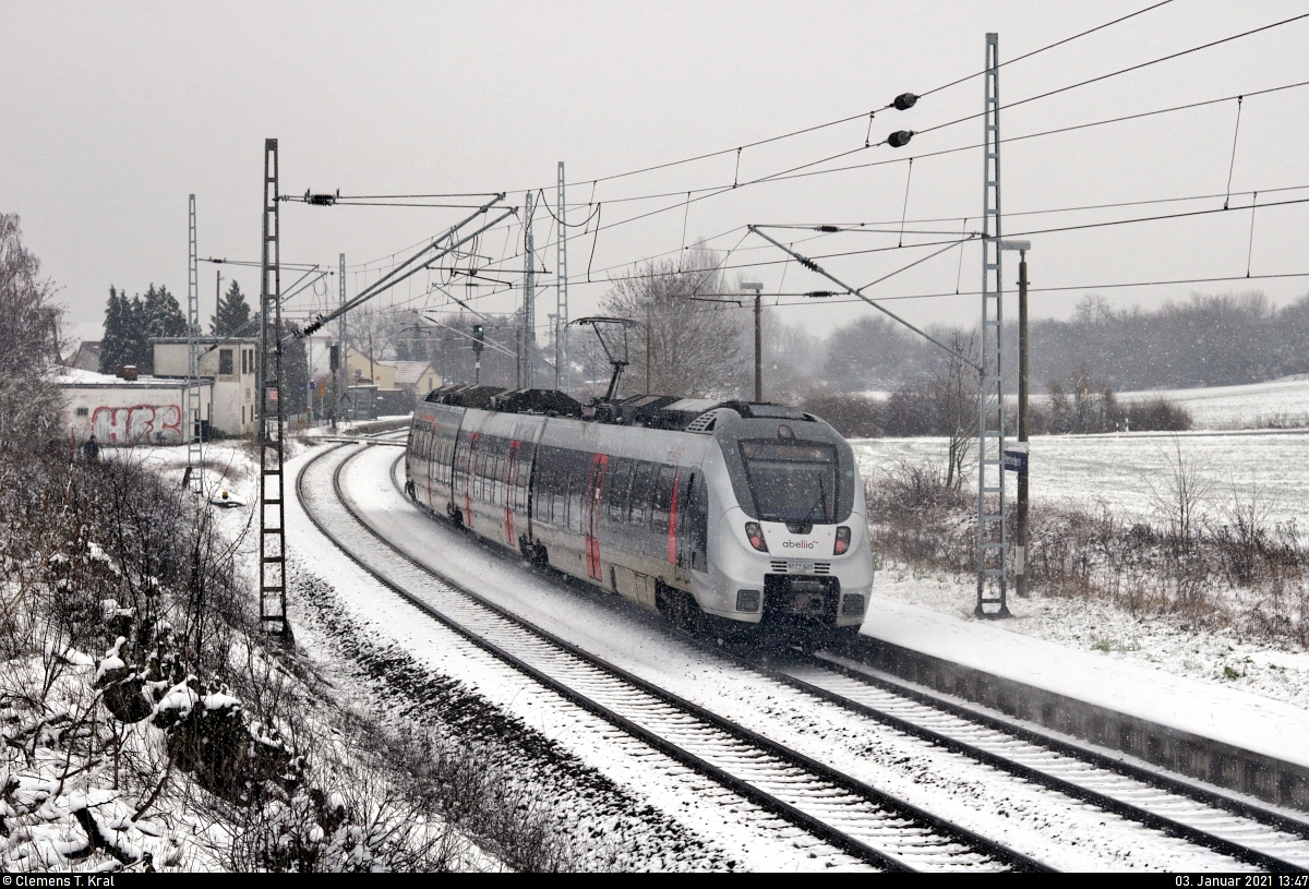 Winterlicher Nachschuss auf 9442 605 (Bombardier Talent 2) im Hp Zscherben auf Gleis 2.

🧰 Abellio Rail Mitteldeutschland GmbH
🚝 RE 74731 (RE8) Leinefelde–Halle(Saale)Hbf
🚩 Bahnstrecke Halle–Hann. Münden (KBS 590)
🕓 3.1.2021 | 13:47 Uhr