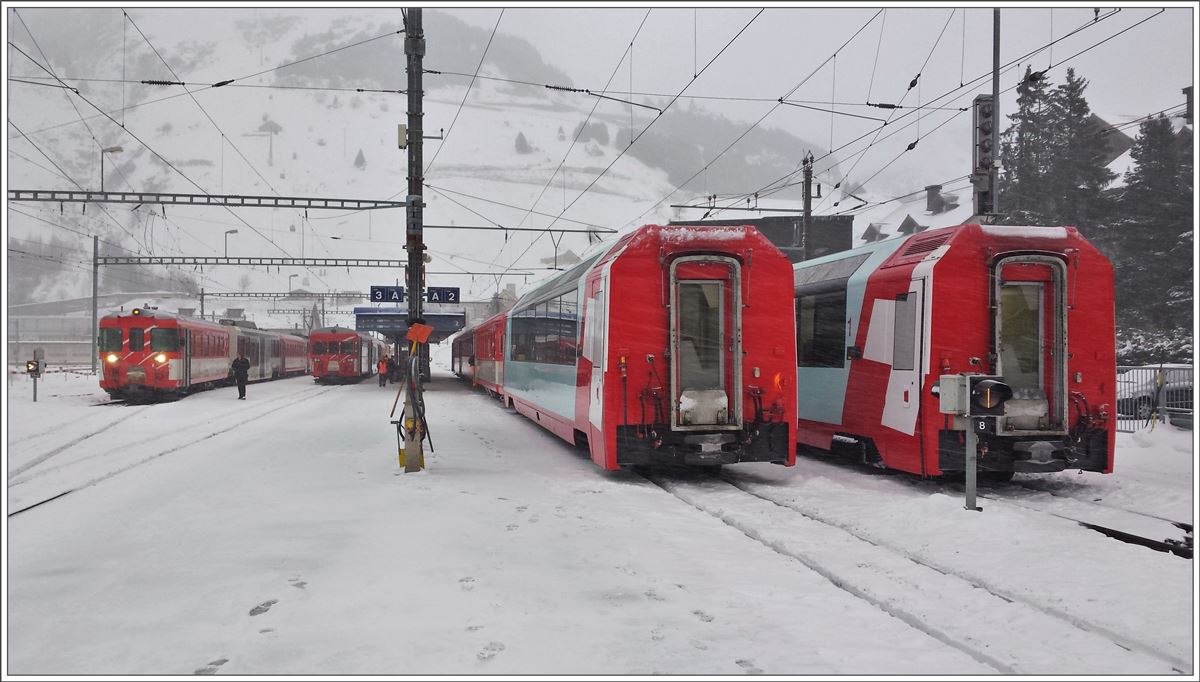 Winterliches Andermatt mit Zügen nach Brig, Göschenen, von und nach Disentis-Mustèr. (29.11.2017)