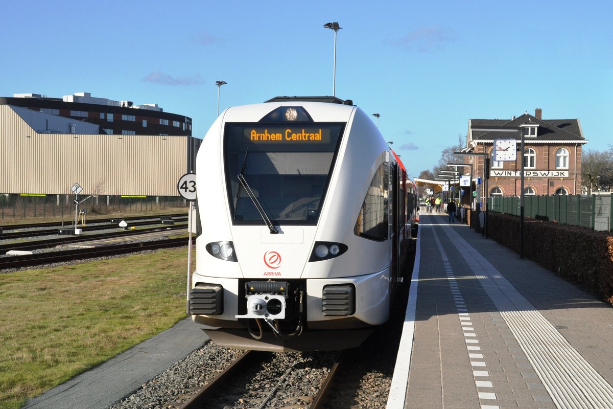WINTERSWIJK (Provinz Gelderland), 28.01.2016, Regionalzug nach Arnhem Centraal