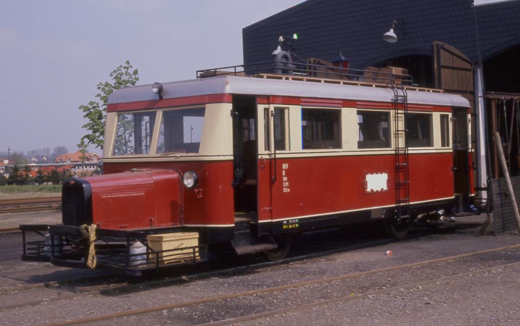 Wismar Schienenbus T 41 des DEV in Bruchhausen - Vilsen am 22.4.1990.