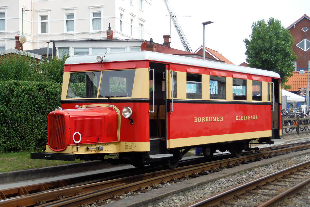 Wismarer Schienenbus  Schweineschnäutzchen  der Borkumer Kleinbahn auf Borkum 1.8.2017