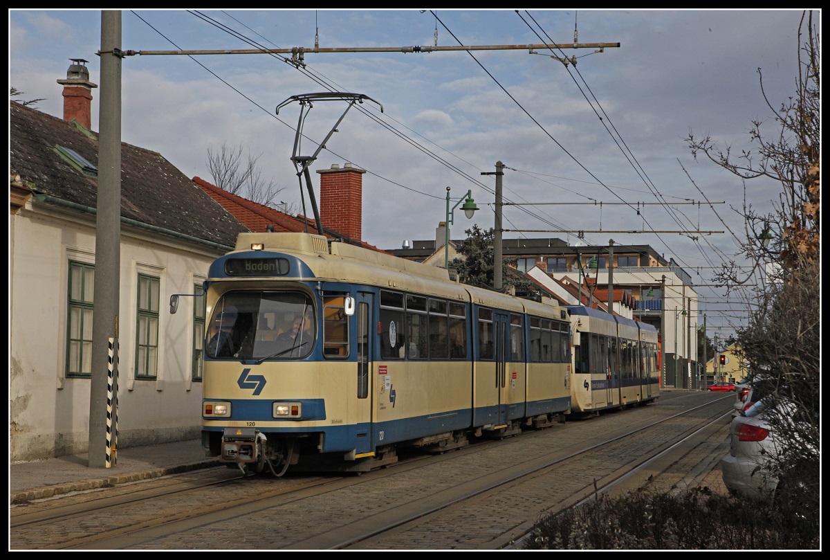 WLB 120 + WLB ... fahren am 30.01.2020 durch die Ortschaft Gundramsdorf.