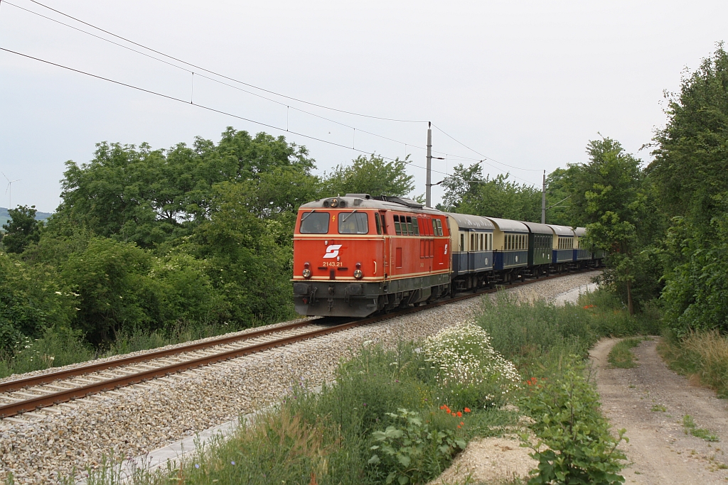 WLB 2143.21 mit dem SLP 34469 am 27.Juni 2015 bei Niederkreuzstetten.