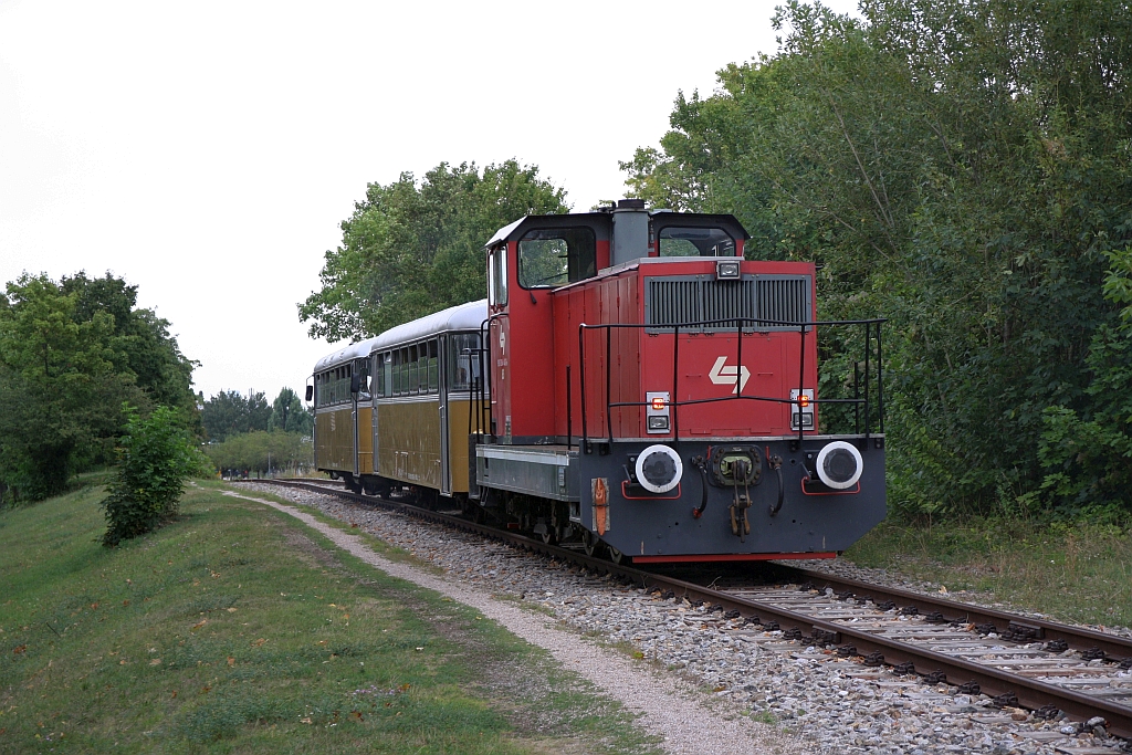 WLB 83 (A-WLC 92 81 2064 403-6) fährt am 01.September 2019 als letztes Fahrzeug des SR 17230 (Waldmühle Lst. - Wien Meidling) aus dem Bahnhof Perchtoldsdorf.