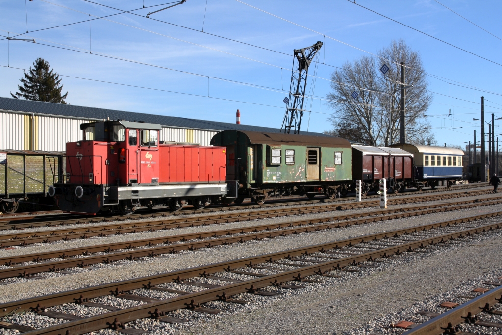 WLB 83 (A-WLC 92 81 2064 403-6) am 01.Februar 2020 mit dem SGAG 96703 nach Floridsdorf Fbf. im Bahnhof Schwechat.