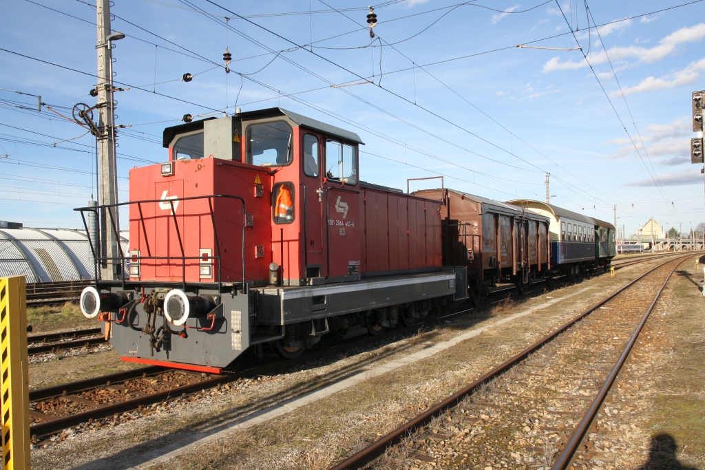 WLB 83 (A-WLC 92 81 2064 403-6) am 01.Februar 2020 beim Umreihen der Wagen vom SGAG 96703 von Schwechat für den SGAG 96704 (Floridsdorf - Jedlersdorf) in Floridsdorf Fbf..