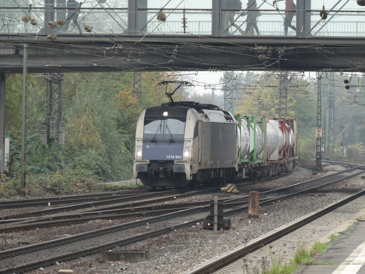 WLB Cargo GmbH (Wiener Lokalbahn) 1216 952 am 30.10.14 in Mainz Bischogfsheim Rbf 