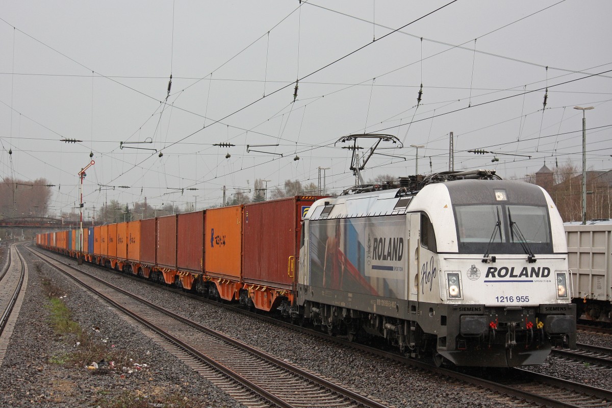 WLC 1216 955  Roland  am 15.4.13 mit dem DGS 69434 von Rheinhausen nach Enns (Sonderleistung) in Dsseldorf-Rath.