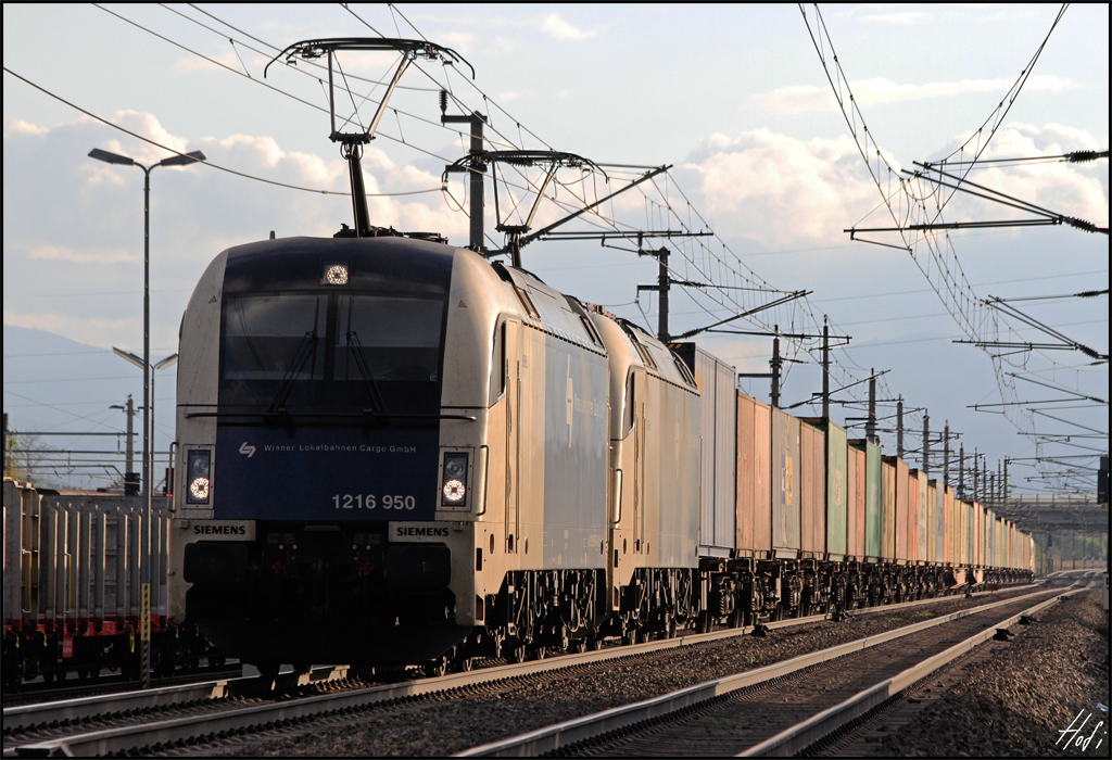 WLC 1216.950+953 am 16.04.14 mit dem TEC 43620 (Sd-Pta) in Wr.Neustadt.
Nachschiebe durch ES64U2-023.
