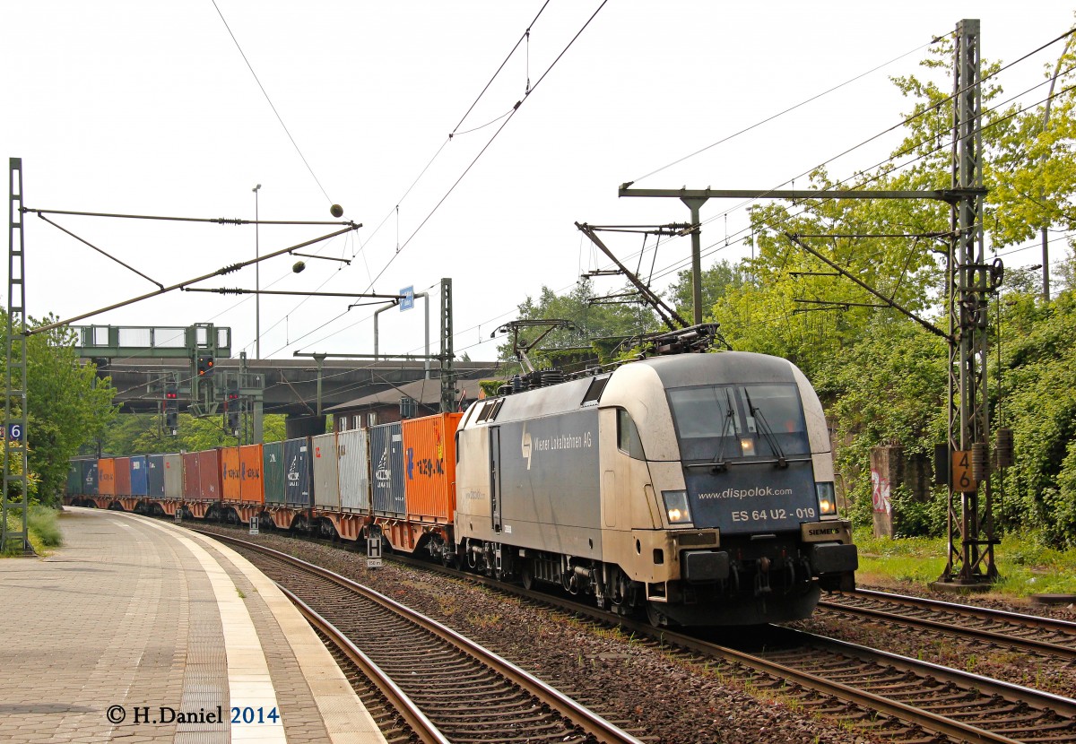 WLC 182 519/ES 64 U2-019 mit einem Containerzug am 07.05.2014 in Hamburg Harburg.