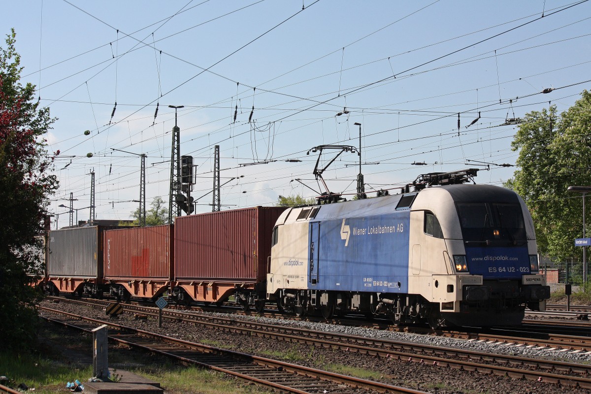 WLC ES 64 U2-023 am 10.5.13 mit einem Containerzug in Verden (Aller).