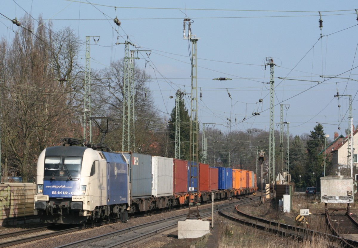 WLC ES 64 U2-023 mit DGS 94985 (RTB, Hamburg-Waltershof–Passau Grenze) am 22.03.2011 in Lneburg, aufgenommen vom Ende des Mittelbahnsteigs