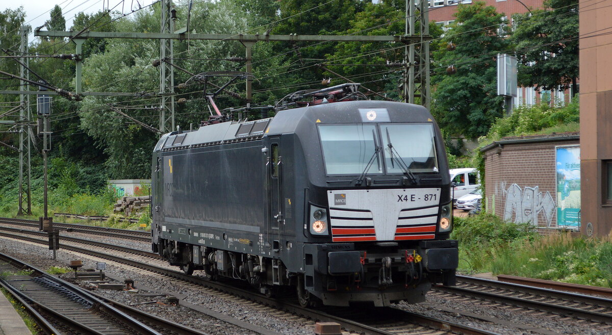 WLC mit der MRCE Vectron  X4 E - 871  [NVR-Nummer: 91 80 6193 871-1 D-DISPO] am 25.08.21 Durchfahrt Bf. Hamburg-Harburg.