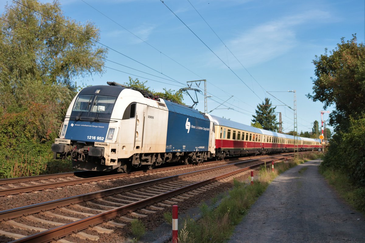 WLC Siemens Taurus 1216 952-2 mit AKE Rheingold Sonderzug in Hanau Großauheim am 06.09.20