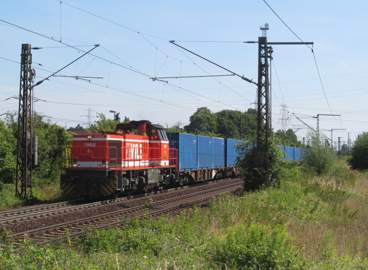 WLE 53 zieht am 16. August 2013 einen Containerzug durch Ahlten in Richtung Hannover.