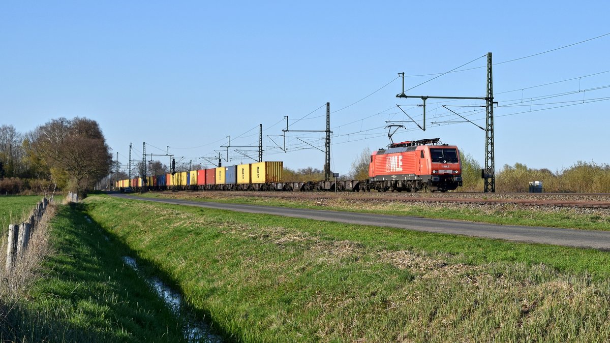 WLE 81 (189 801) mit Containerzug DGS 52463 Dradenau - Lippstadt Gbf (01.04.19). 