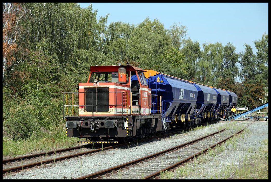 WLE Lok 05 mit einem Düngerzug gebildet aus Wascosa Wagen am 23.08.2019 im Bahnhof Erwitte.