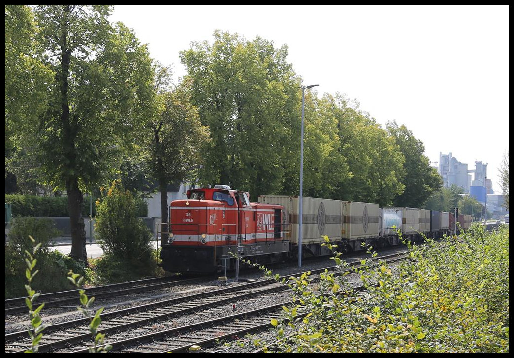 WLE Lok 36 war am 23.08.2019 mit dem Bierzug der Warsteiner Brauerei unterwegs. Im Bahnhof Erwitte gab es ein Problem mit den Bremsen des ersten Wagen und der Zug blieb einige Stunden liegen.