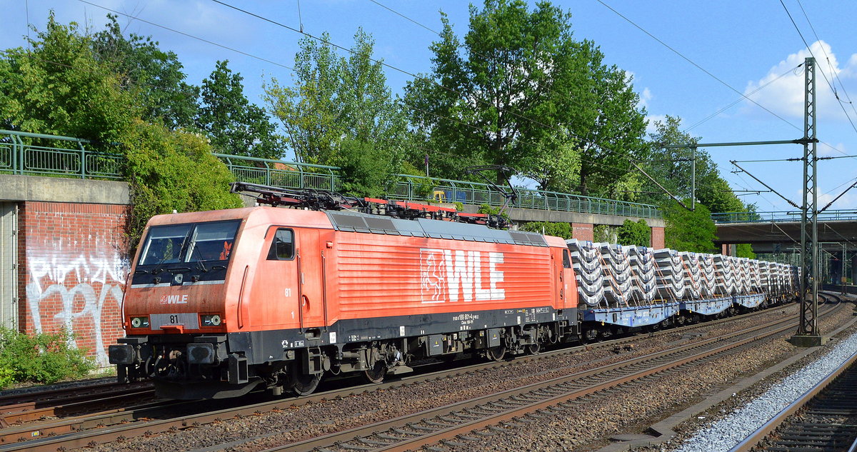 WLE - Westfälische Landes-Eisenbahn GmbH, Lippstadt [D] mit ihrer Lok  81  [NVR-Nummer: 91 80 6189 801-4 D-WLE]nd einem Ganzzug Drehgestell-Flachwagen mit Beton Fertigelementen für den Tunnelbau am 25.06.20 Vorbeifahrt Bf. Hamburg-Harburg Richtung Norden.