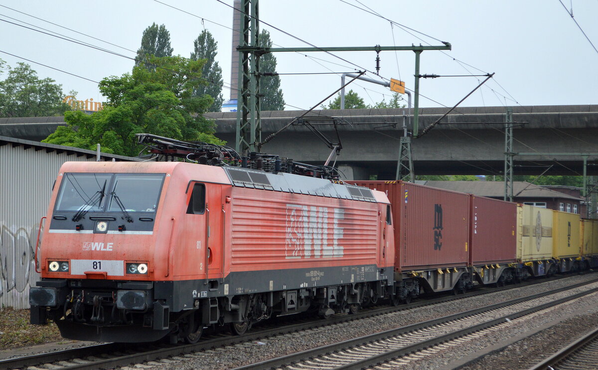 WLE - Westfälische Landes-Eisenbahn GmbH, Lippstadt [D] mit ihrer Lok  81  [NVR-Nummer: 91 80 6189 801-4 D-WLE] und Containerzug verlässt den Hamburger Hafen am 07.06.21 Durchfahrt Bf. Hamburg-Harburg.