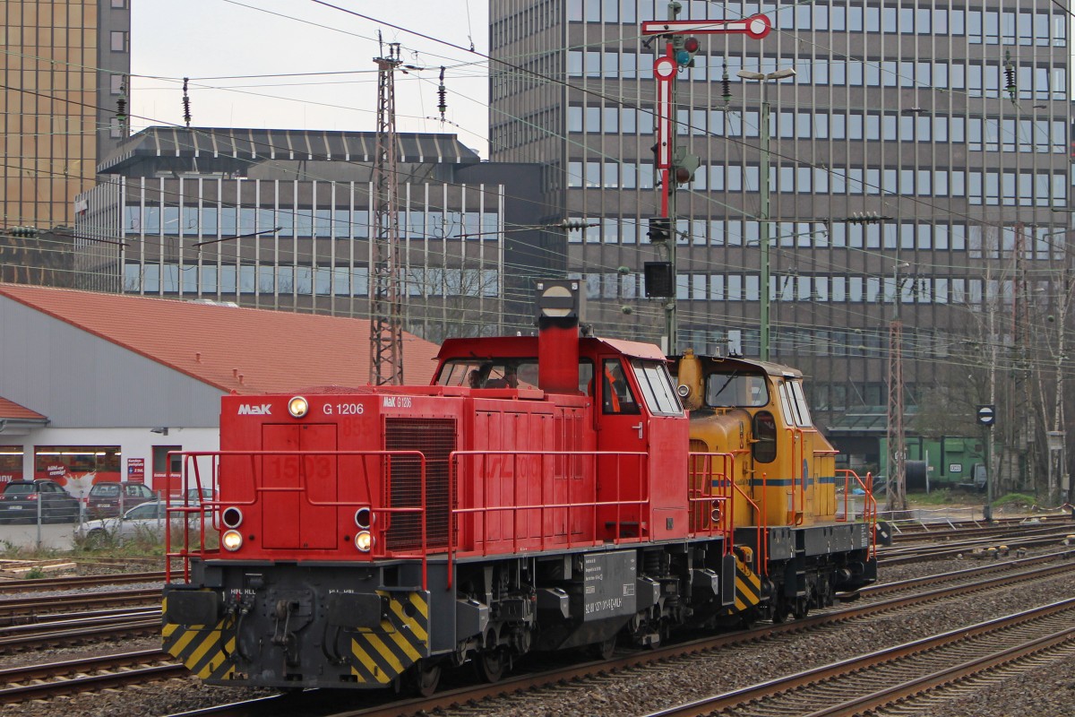 WLH 271 911 am 7.3.14 mit WLH 57 (607 103) in Düsseldorf-Rath.