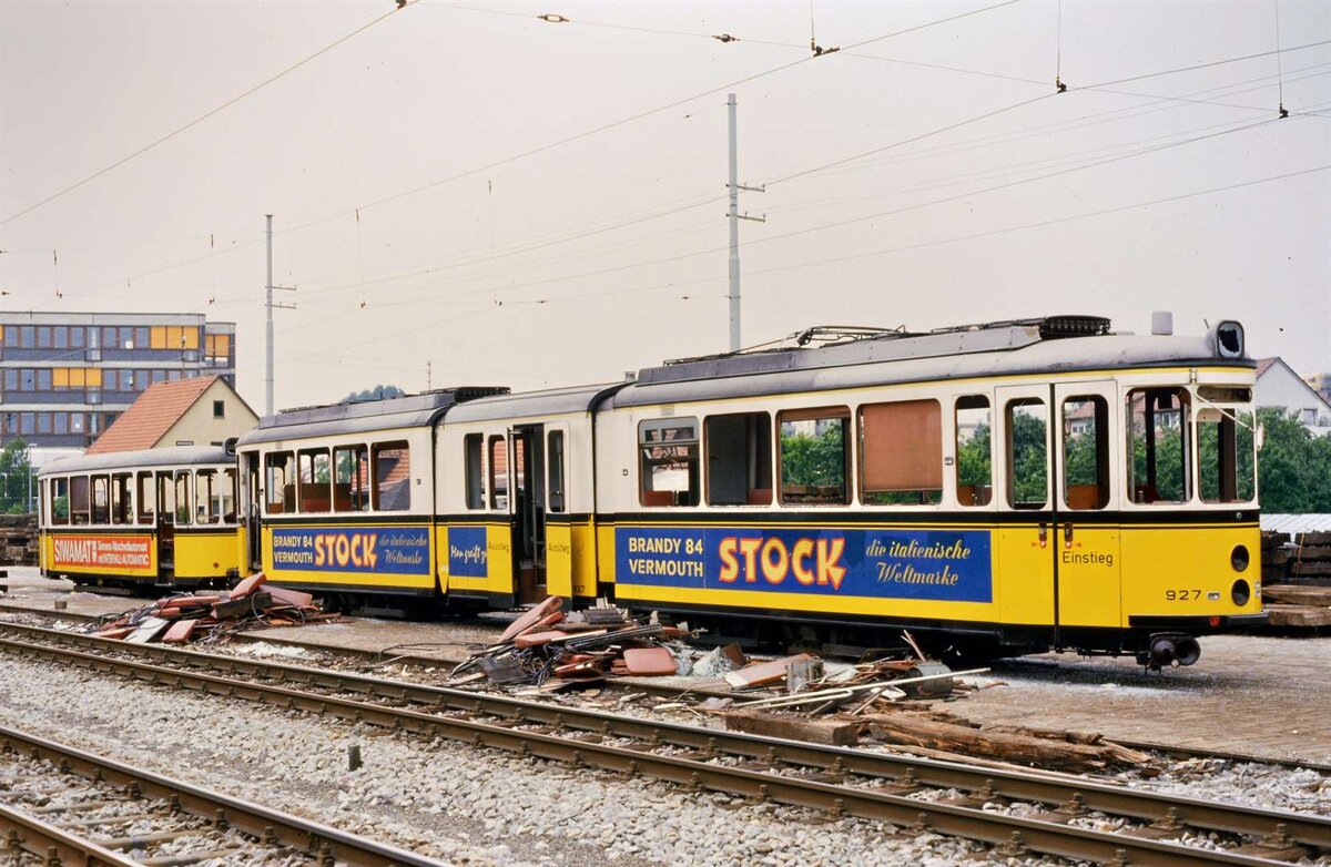 Wo einst die Filderbahn gefahren war, fanden sich auf einem berühmt-berüchtigten Nebengleis des Möhringer Bahnhofs nur noch Reste eines DoT4 und eines Beiwagens ( Schiffchen  genannt) der Stuttgarter Straßenbahn (Datum unbekannt). 