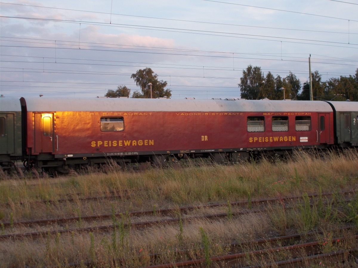 WRg 55 80 88-15 100-3,am 18.Juli 2015,in der Abendsonne von Bergen/Rügen.