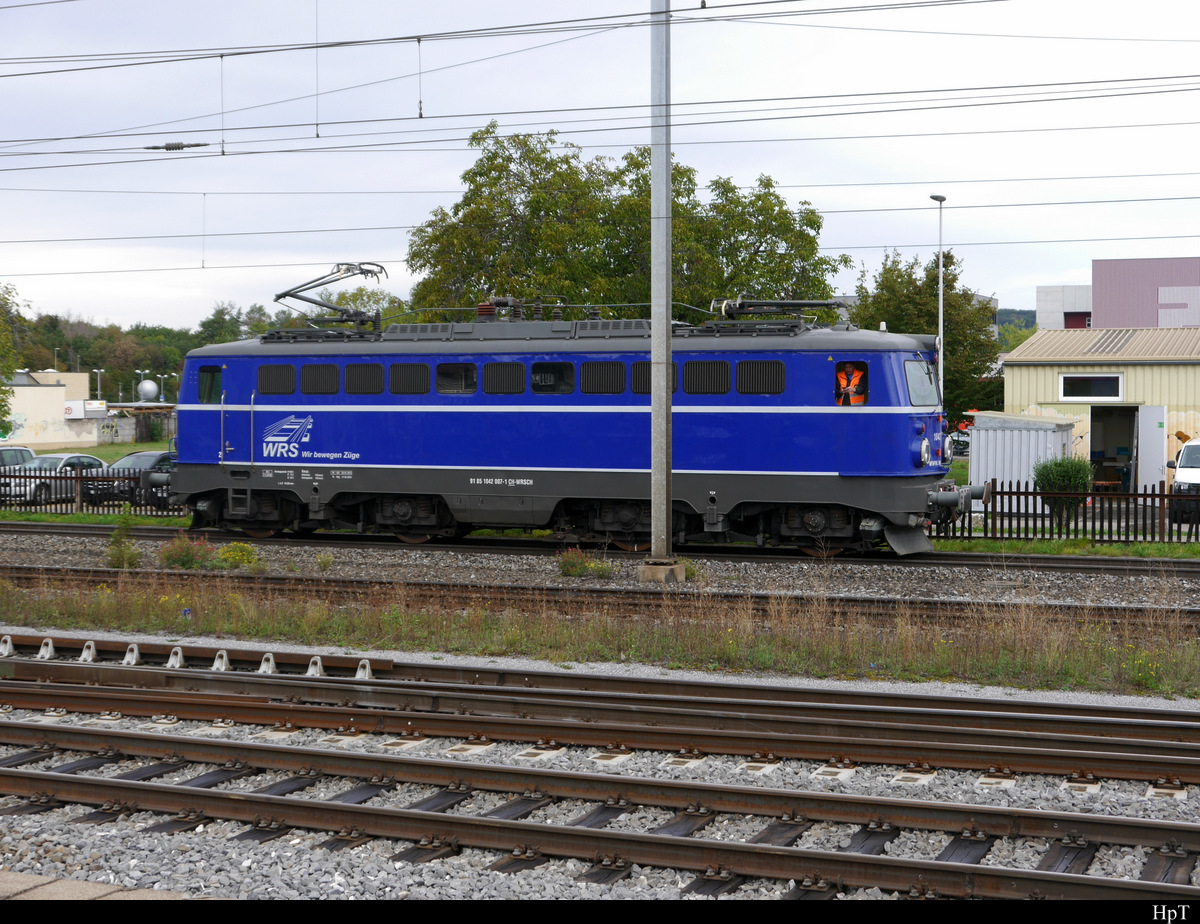 WRS - Lok  1042 007-1 bei Stopp vor Rotem Signal in Prattelen am 25.09.2020
