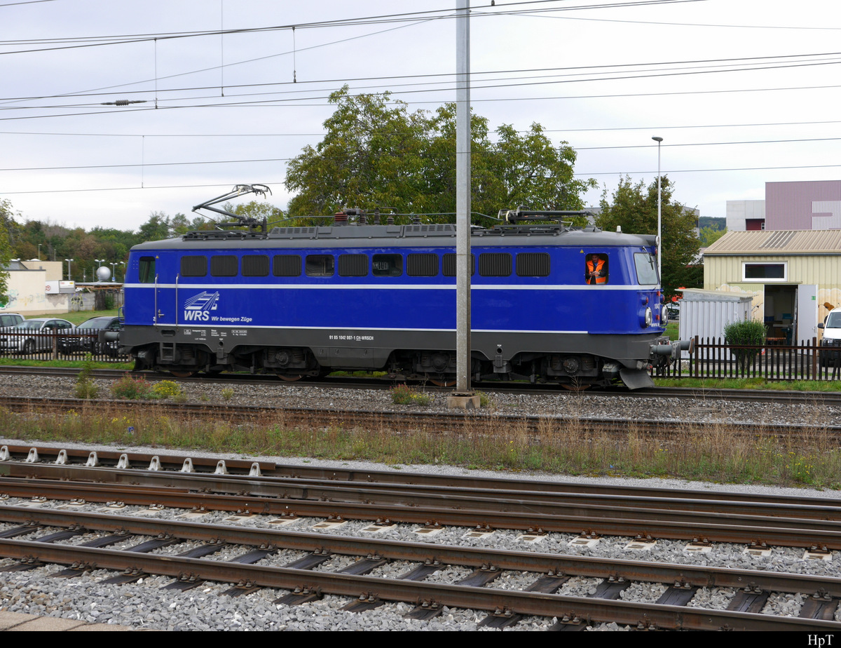 WRS - Lok  1042 007-1 bei Stopp vor Rotem Signal in Prattelen am 25.09.2020