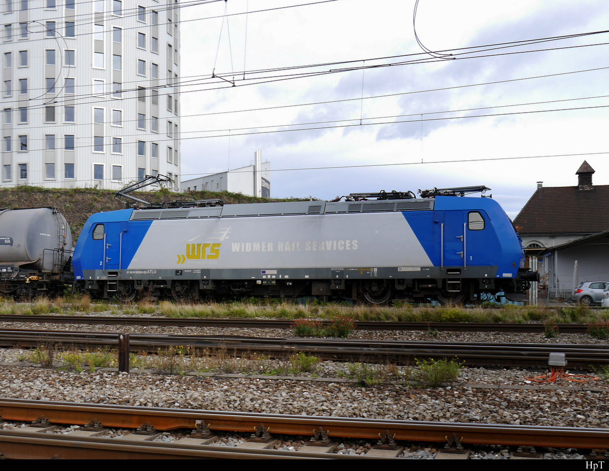 WRS - Lok  185 536-0 vor Güterwagen bei der durchfahrt im Prattelen am 25.09.202