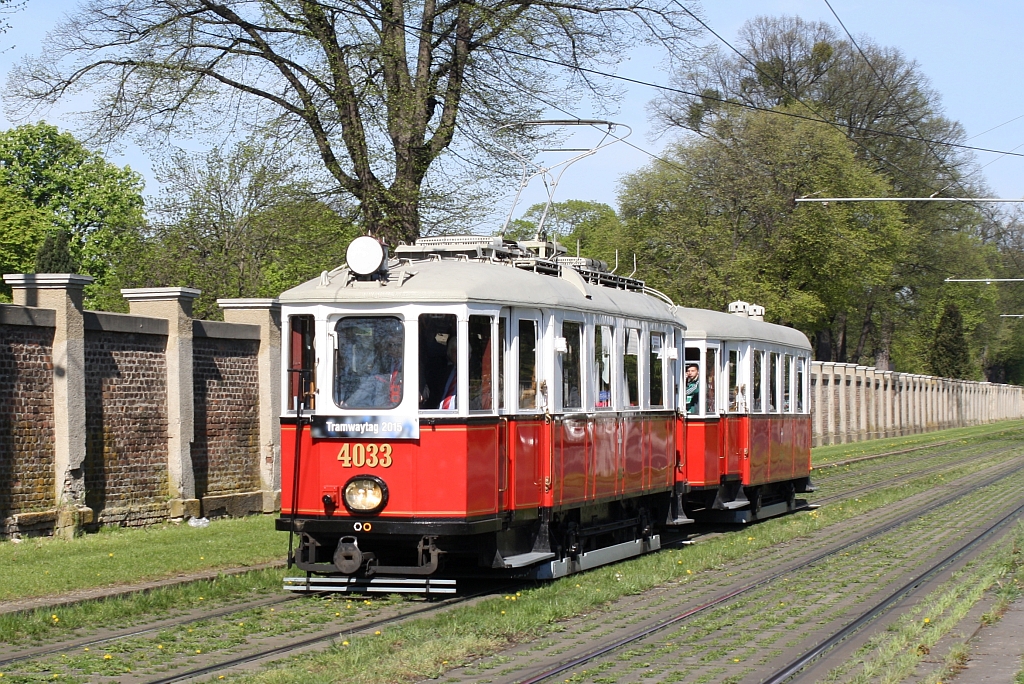 WStW-VB M 4033 + m3 5356 am 25.April 2015 als Zubringer zum Wiener Tramwaytag vor der Haltestelle Zentralfriedhof Tor 2.