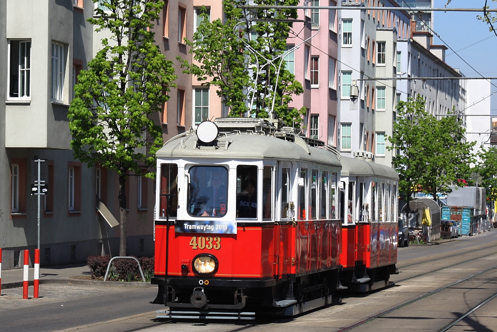 WStW-VB M 4033 mit m3 5356 am 25.April 2015 als Zubringer zum Wiener Tramwaytag vor der Haltestelle Fickeysstrasse.
