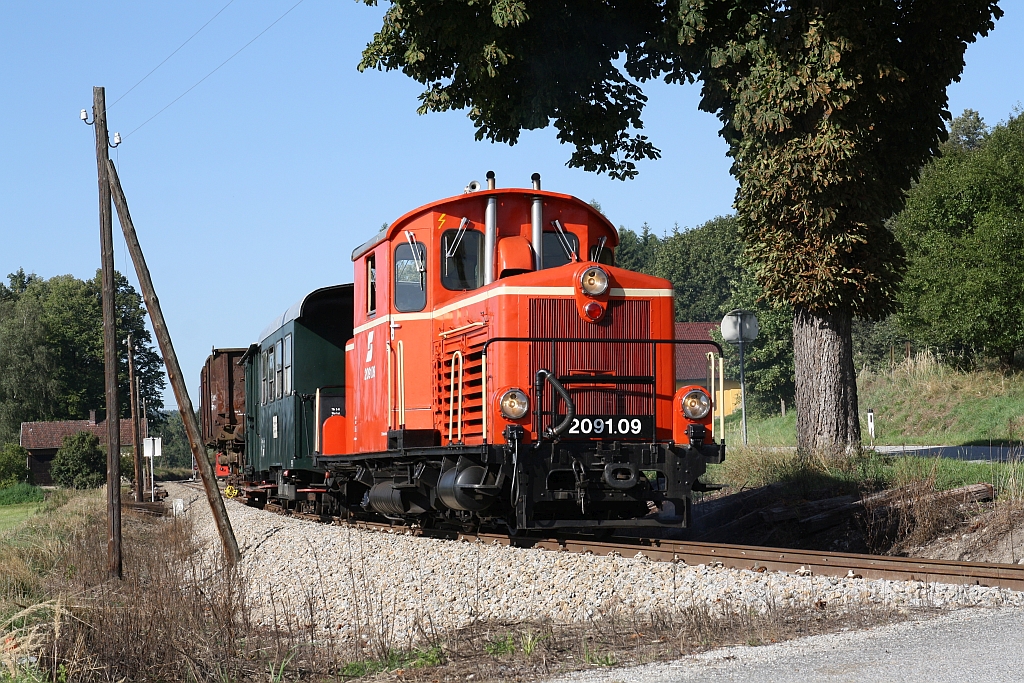 WSV 2091.09 anlässlich des vom WSV veranstalteten 2 tägigen  Güterzugfestival im Wald4tel  am 09.September 2023 in der Haltestelle Aalfang vor der EK mit der L8197.
