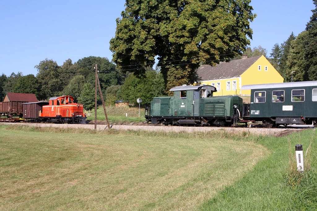 WSV 2091.09 und WSV 2091.02 (mit dem Begleitzug für die Fotographen) am 10.September 2023 anlässlich des vom WSV veranstalteten 2 tägigen  Güterzugfestival im Wald4tel  in der Haltestelle Aalfang.