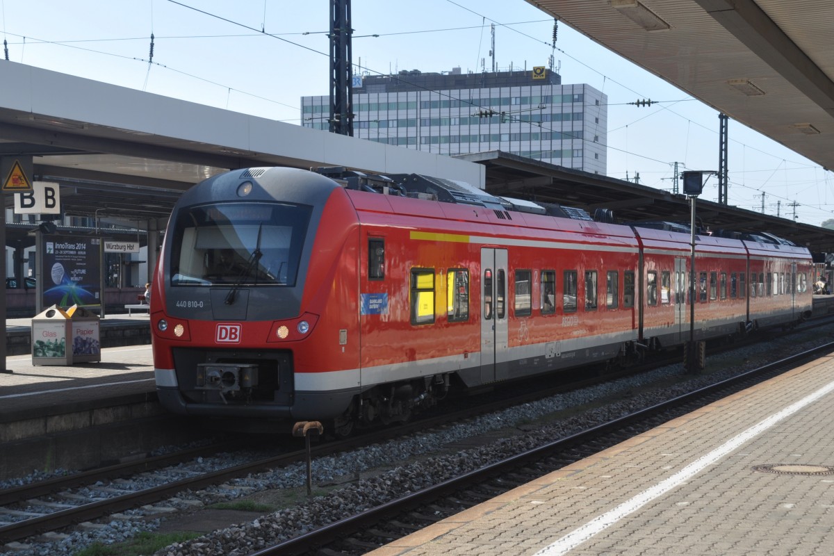 WÜRZBURG, 04.10.2014, 440 810-0 als Nahverkehrszug im Würzburger Hauptbahnhof