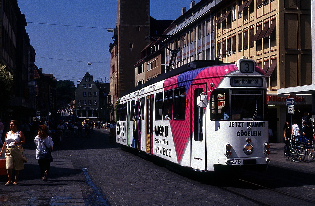 Wrzburg Tw 275 in der Domstrae, 15.08.1993.