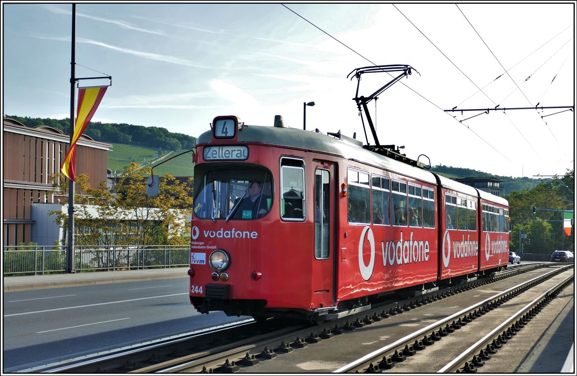 Würzburger Strassenbahn GTW-D8 244 von Düwag. (26.05.2019)