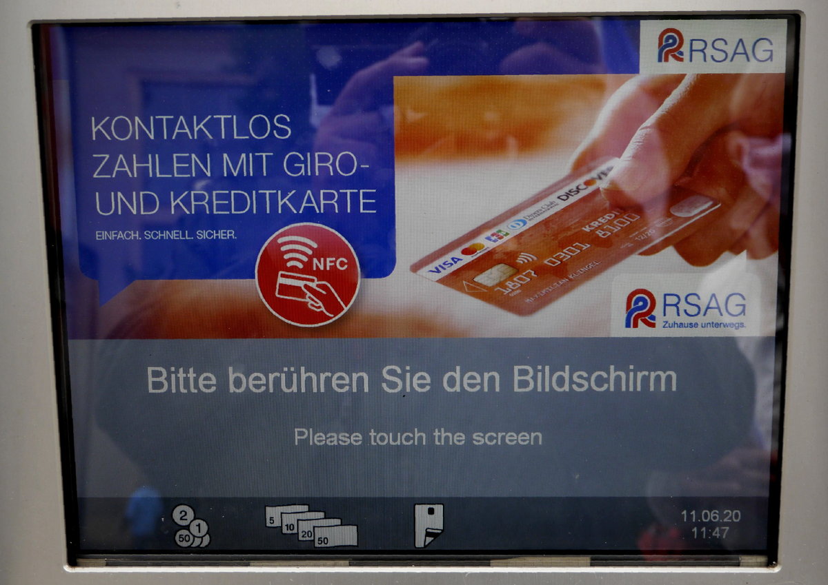Wunder der Technik: Kontaktlos zahlen und berühren! Touchscreens der Rostocker Straßenbahn, Haltestelle Neuer Markt (und anderswo), 10.6.20.