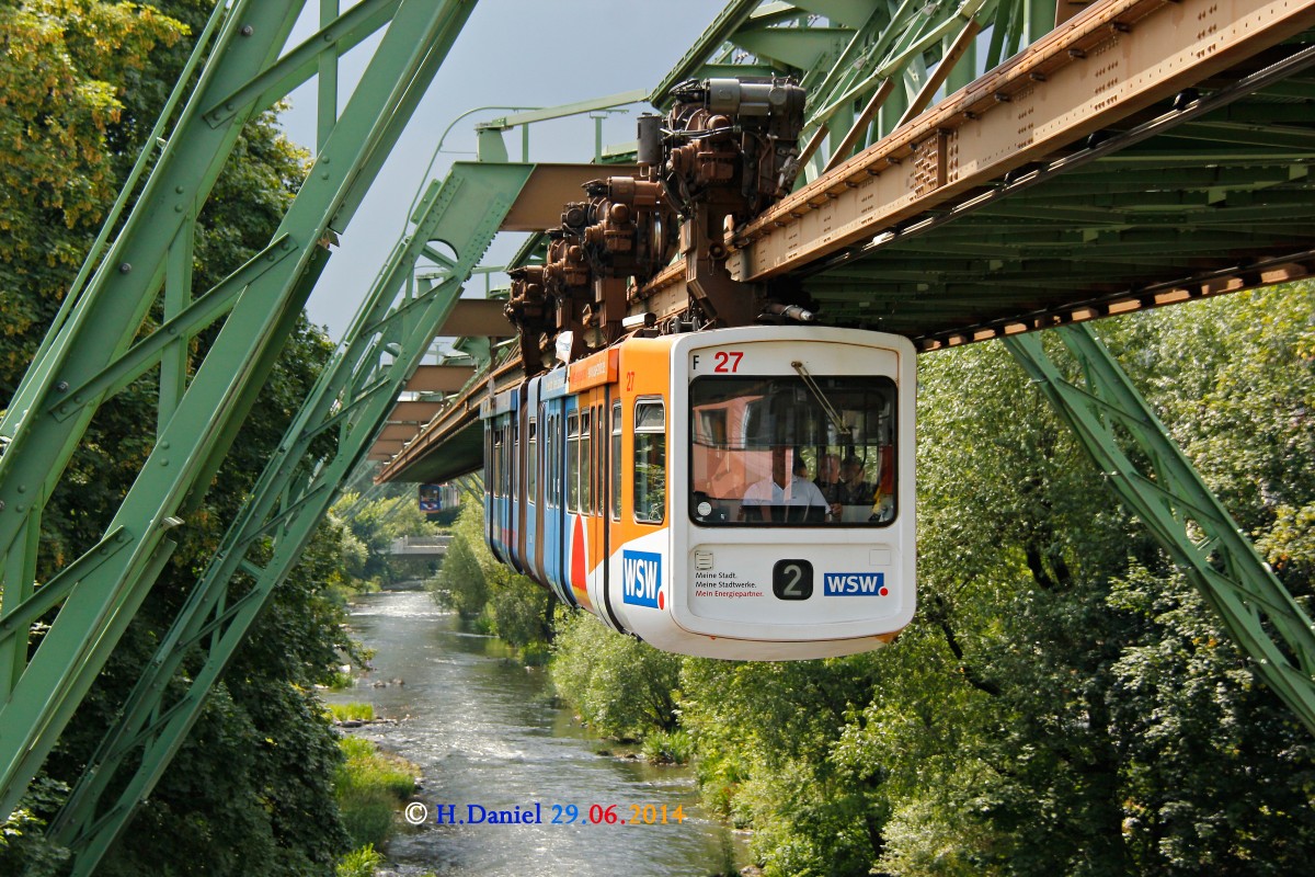 Wuppertaler Schwebebahn Gtw 72/27  WSW  in Wuppertal, Juni 2014.