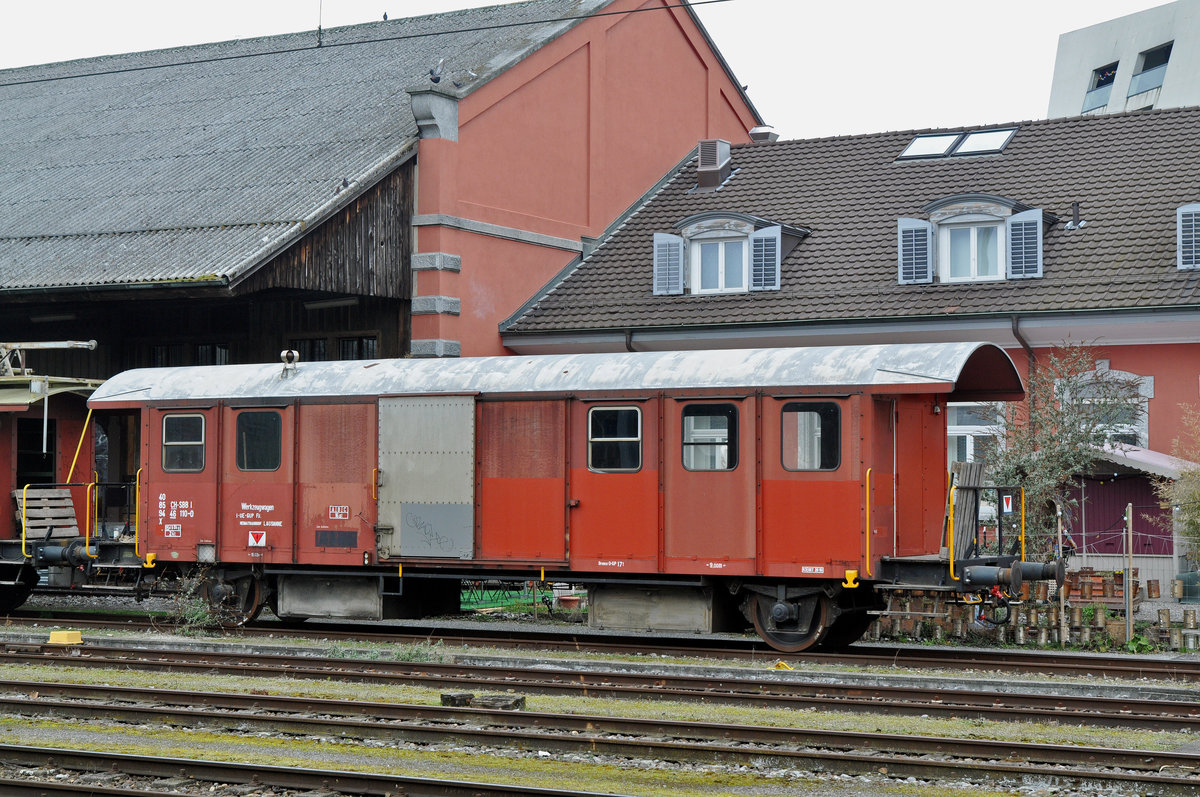 X 40 85 94 46 110-0 ist beim Bahnhof St. Johann abgestellt. Die Aufnahme stammt vom 15.03.2018.