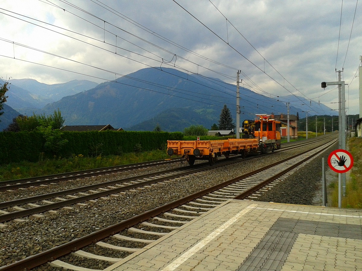X 630 554-9 auf der Fahrt in Richtung Spittal-Millstättersee am 13.9.2015 bei der Durchfahrt in Pusarnitz.