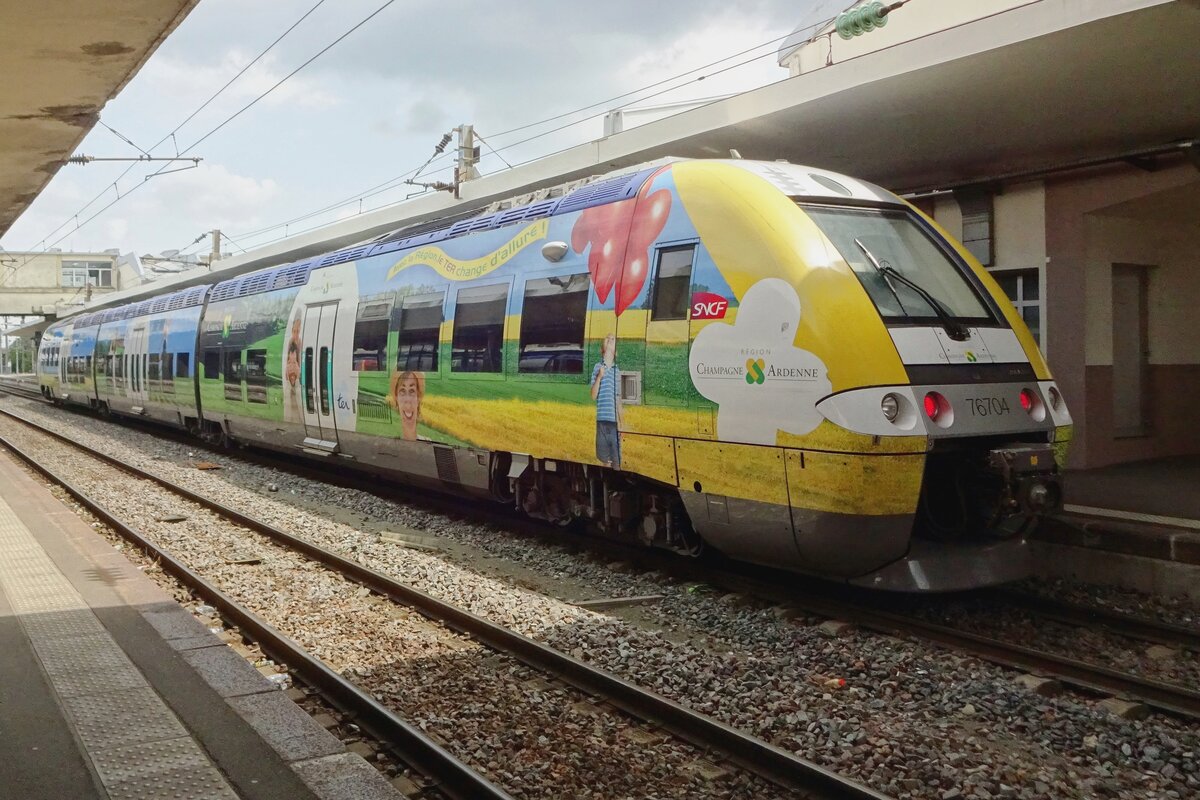 X-76704 geniesst in Mulhouse am 30 Mai 2019 von die Sonne.