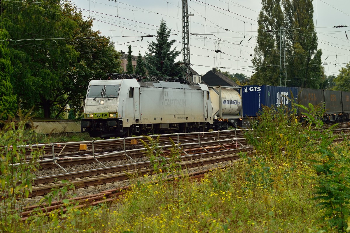 X-Rail 186 150 kommt mit einem Kastelzug durch Rheydt Hbf gefahren. 26.9.2014