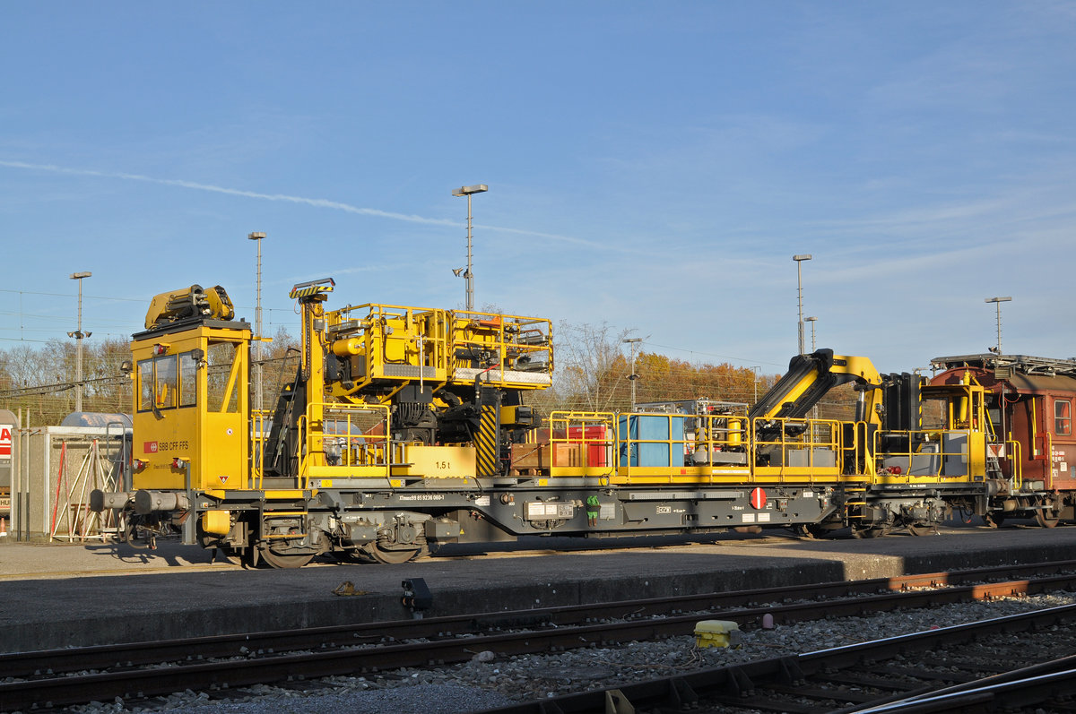 X Tmass 99 85 9236 060-1 ist am 20.11.2016 beim Güterbahnhof Muttenz abgestellt. Die Aufnahme stammt vom 20.11.2016.