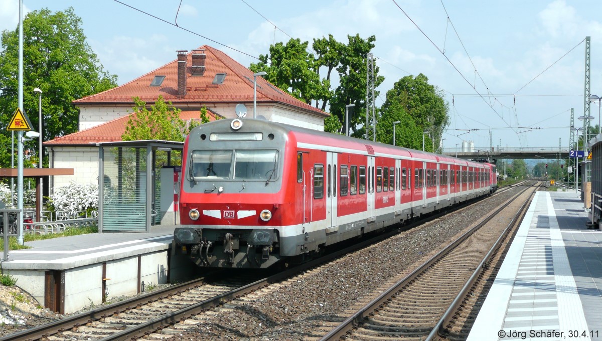 X-Wagen-Züge gaben ein dreijähriges Gastspiel auf der S1 zwischen Bamberg und Nürnberg, weil die eigentlich ab 2010 vorgesehenen  Talent-2-Triebwagen  nicht rechtzeitig einsatzbereit waren. Blick nach Norden auf Baiersdorf am 30.4.11.